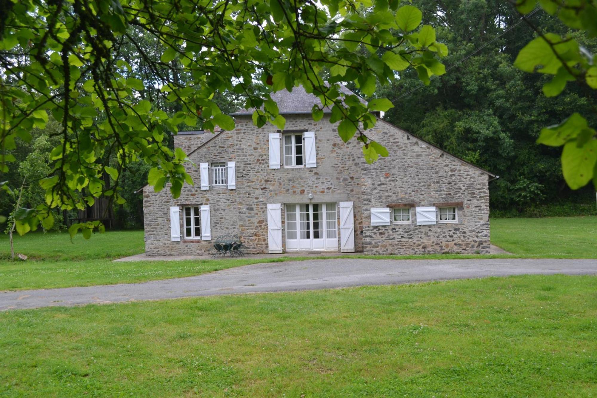 Domaine Des Vaulx - Locations De Cabanes Insolites La Baconniere Exterior photo